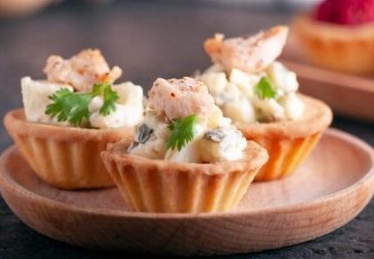 Курица и маринованные огурчики